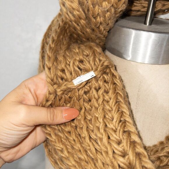 Unbranded Tan Knit Chunky Infinity Scarf - Picture 3 of 3